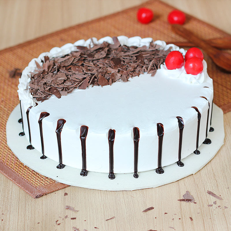 Black Forest Snowy Treat Cake | Cake2homes