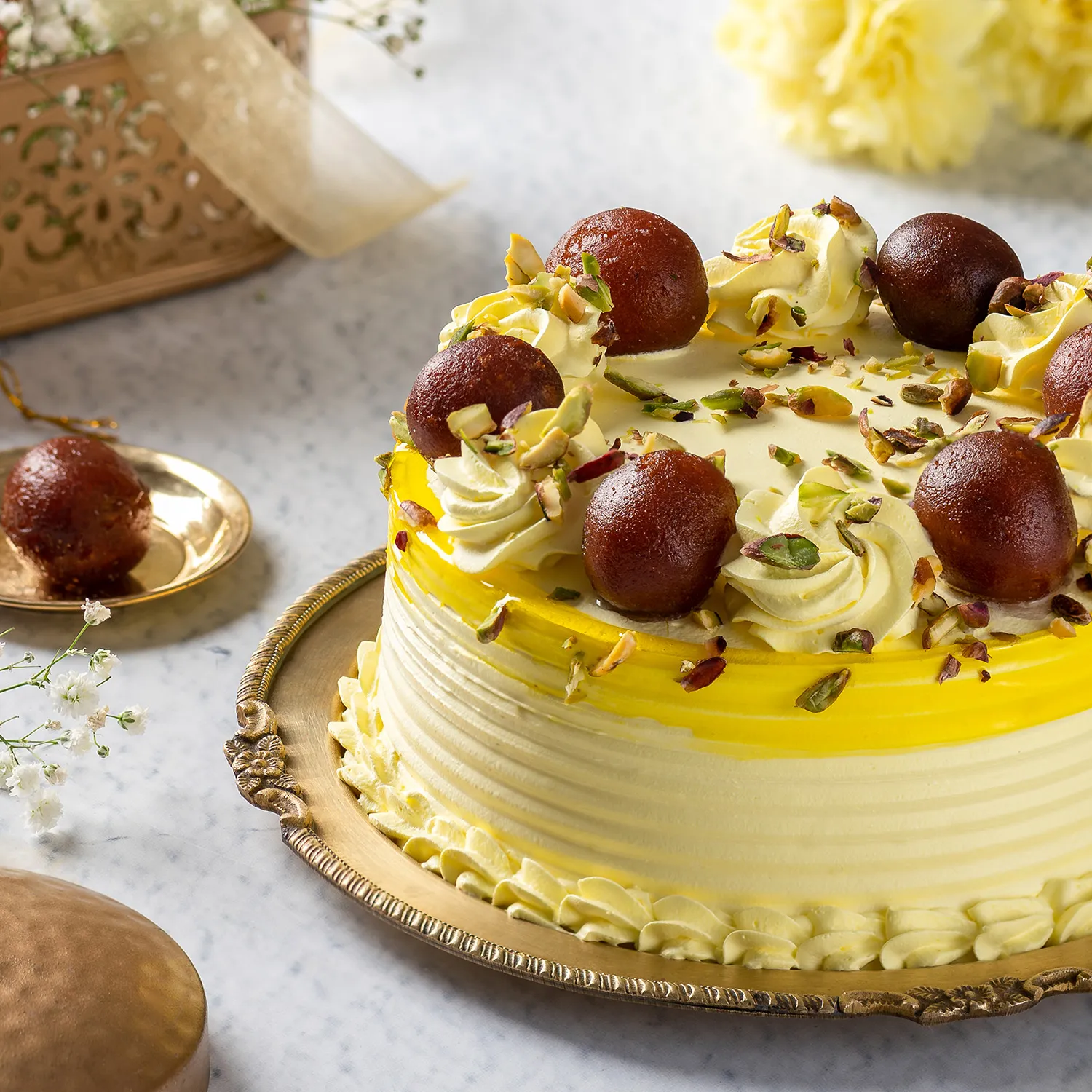 Vanilla Cake With Gulab Jamun | Cake2homes