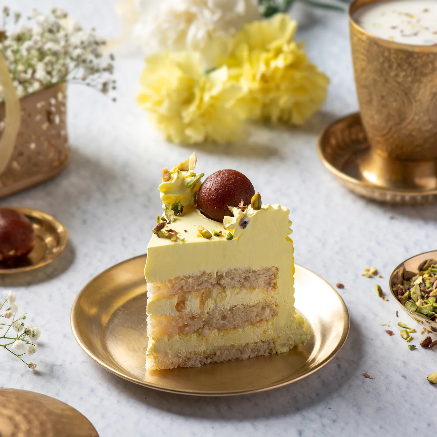 Vanilla Cake With Gulab Jamun | Cake2homes