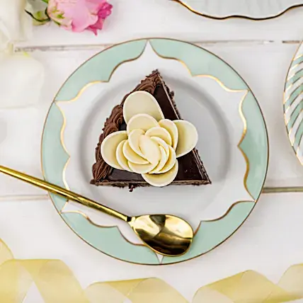 Flowery Chocolate Cream Cake | Cake2homes