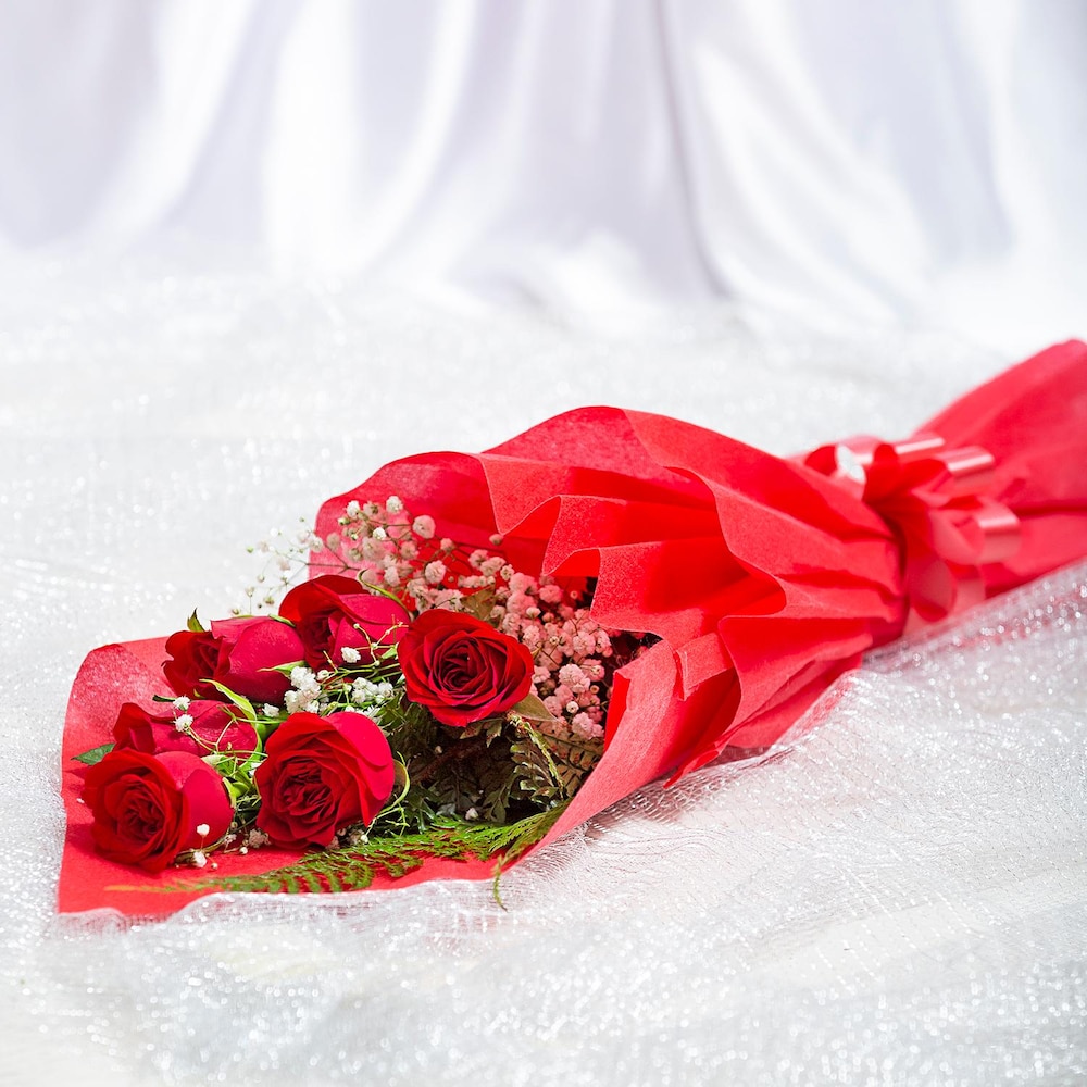 Crimson Love 6 Roses Bouquet | Cake2homes