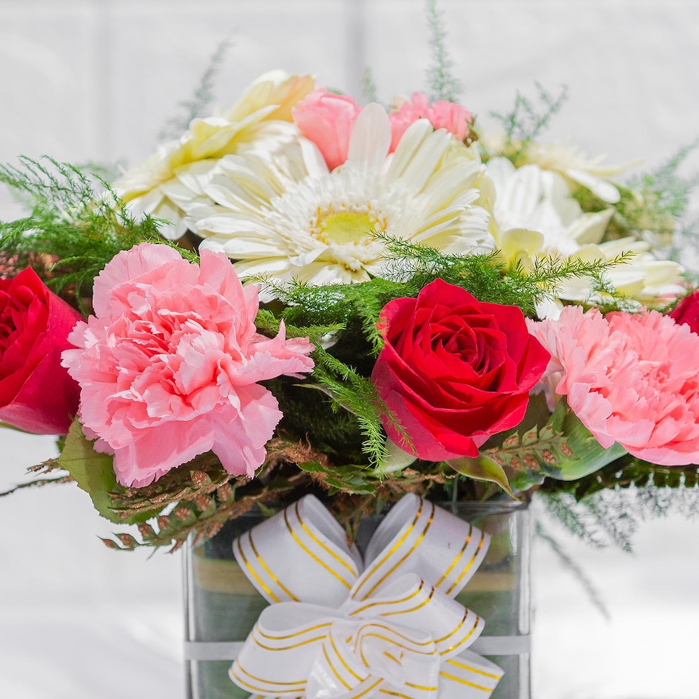 Resplendent Mix Floral Arrangement | Cake2homes