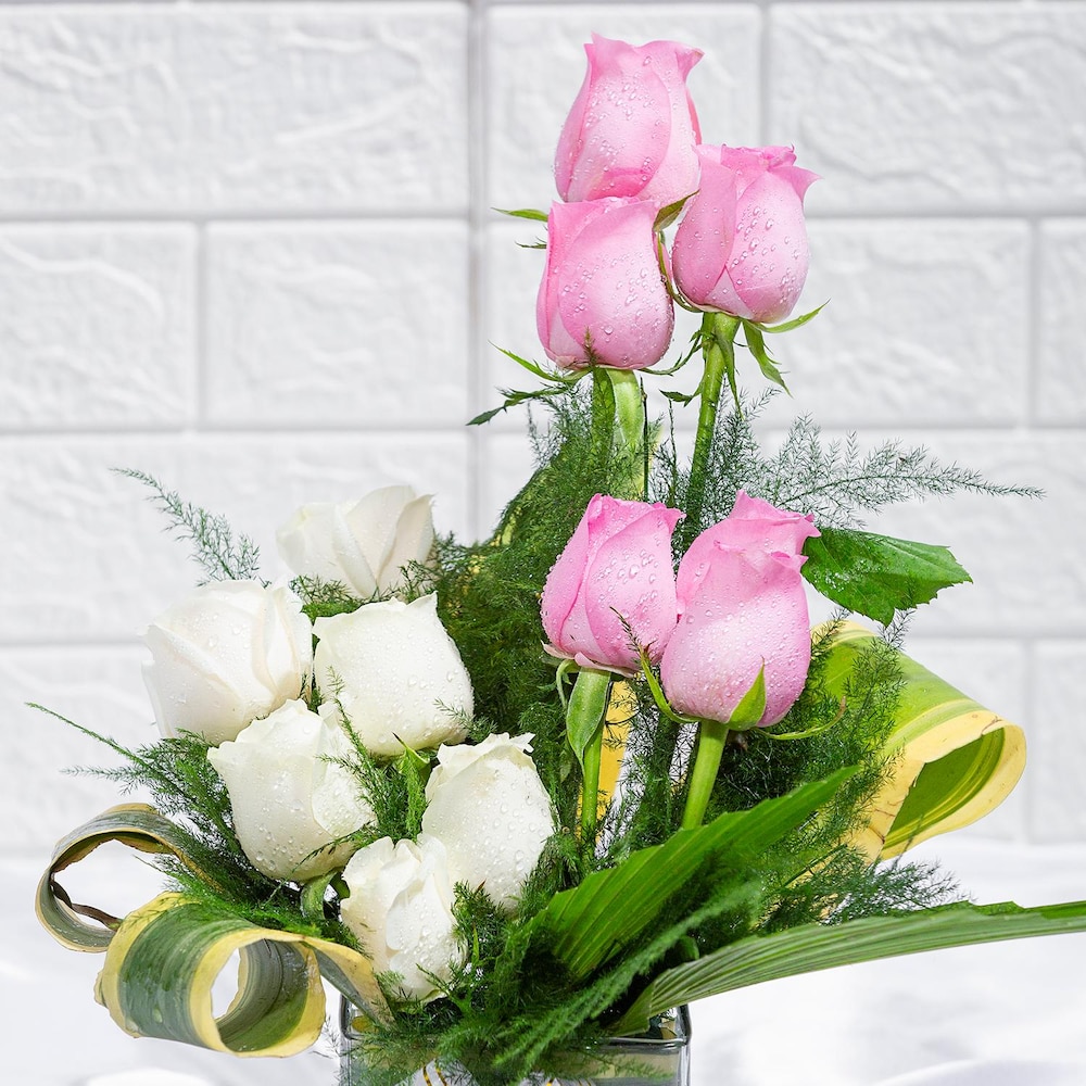 Magnificent Roses Arrangement | Cake2homes