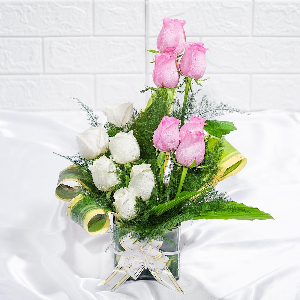 Magnificent Roses Arrangement | Cake2homes