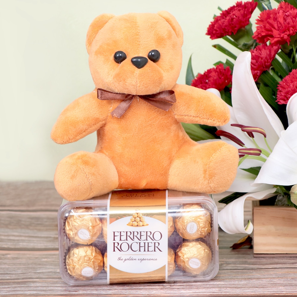 Tempting Rochers Teddy With Blooms | Cake2homes