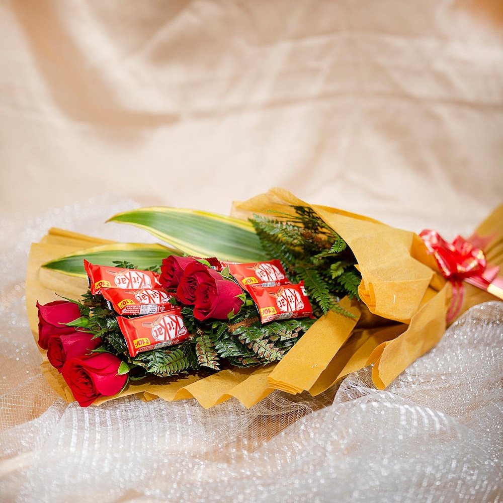 Love Chocolates With 6 Roses | Cake2homes