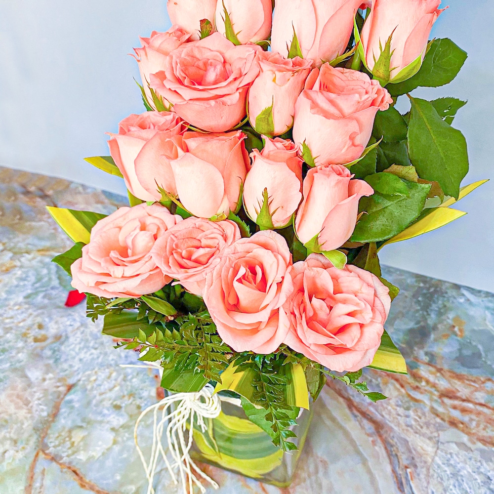 Romantic Pink Roses Glass Vase Arrangement | Cake2homes