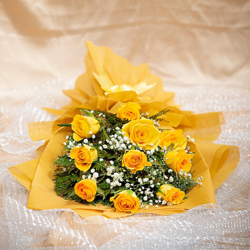 Splendid 10 Yellow Roses Bouquet | Cake2homes