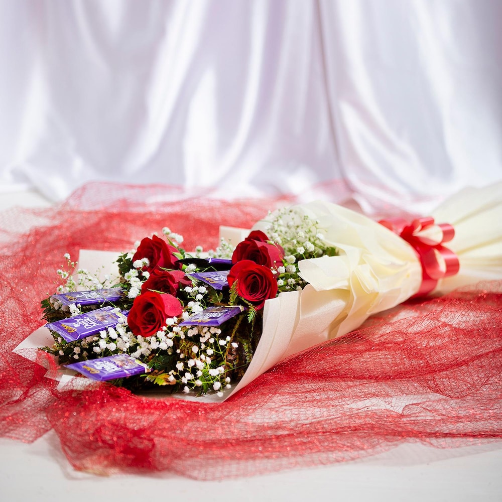 Love Affair Of Roses And Chocolates Bouquet | Cake2homes