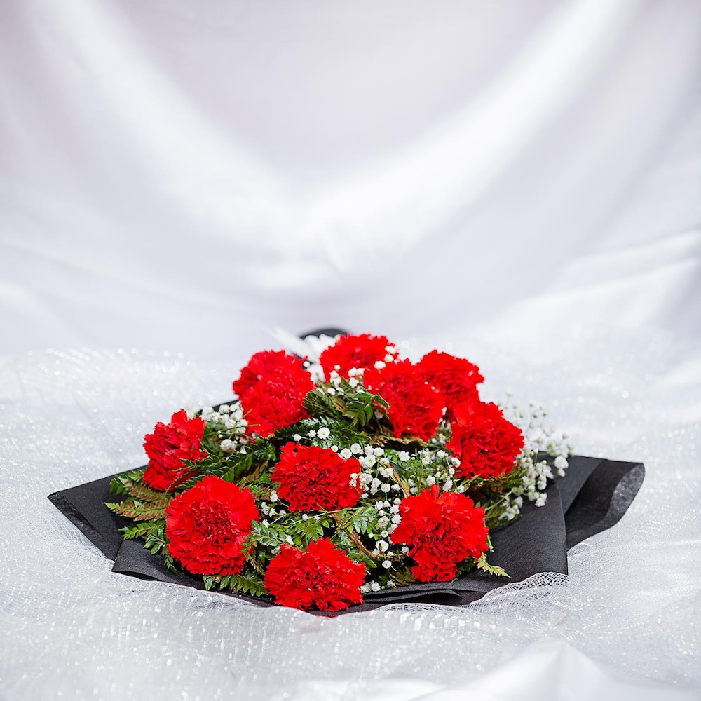 Love Omen 11 Carnations Bouquet | Cake2homes