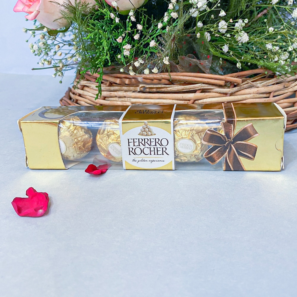 Rosy Mesmerising Arrangement | Cake2homes