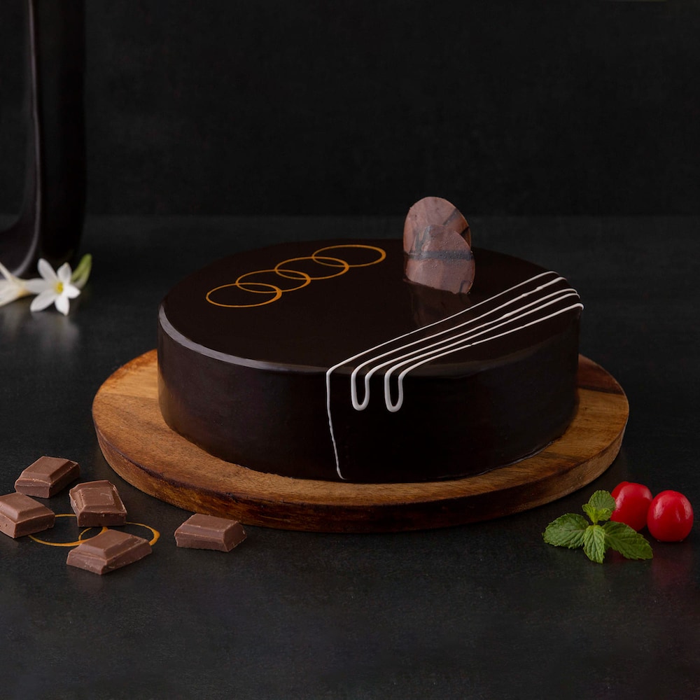 Admirable Roses Bouquet And Chocolate Cake Combo | Cake2homes