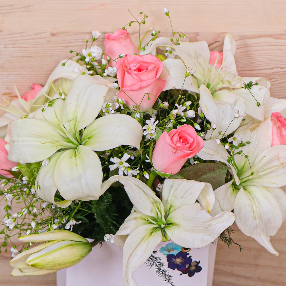 Ivory With Pink Love | Cake2homes