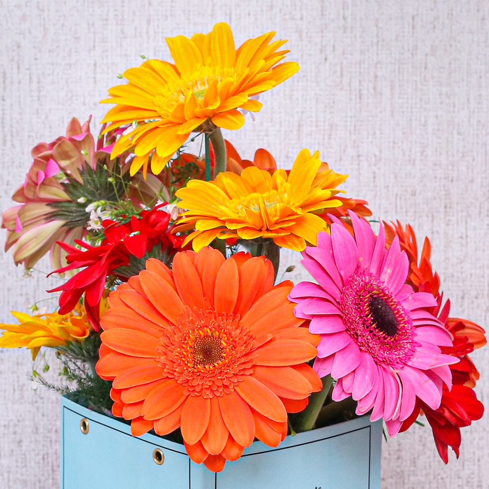 Fluorescence Box Of Love | Cake2homes