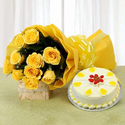 Pineapple Cake with 10 yellow rose Pineapple Cake with 10 yellow rose