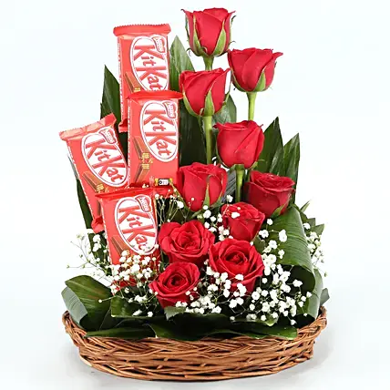 Red Roses Arrangement With Nestle Kitkat