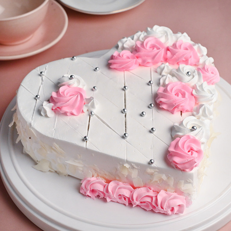 The Snowy Love Cake