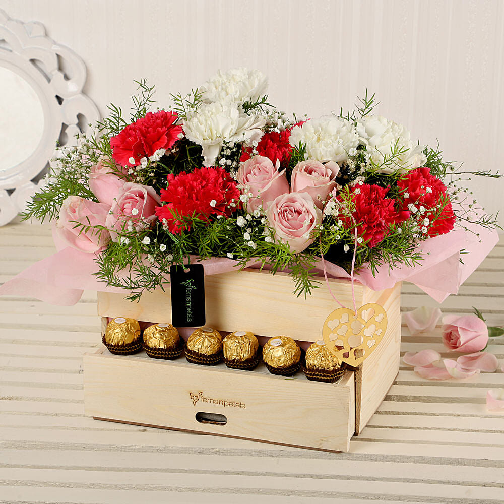 Classic Mix Of Roses & Carnations Basket Classic Mix Of Roses & Carnations Basket