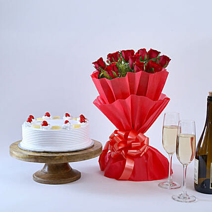 Pineapple Cake with Flowers Standard