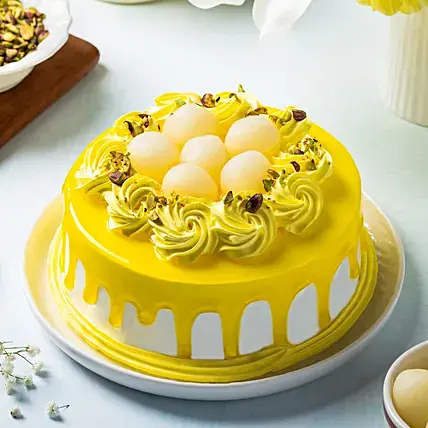 Vanilla Cream Cake With Rasgulla