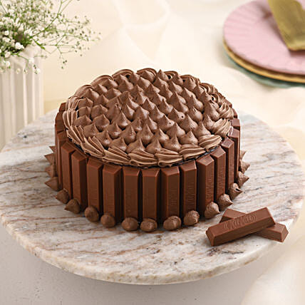 Crunchy Kit Kat Cake